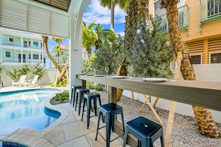 Outdoor dining bar