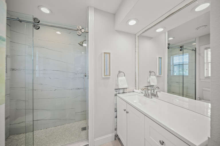 Second Bedroom (2nd floor), Ensuite Bathroom
