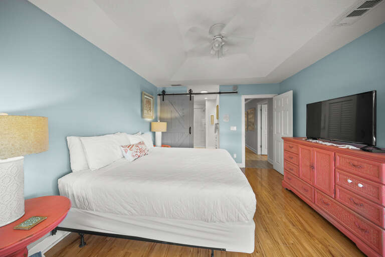 Second Bedroom (2nd floor), King bed