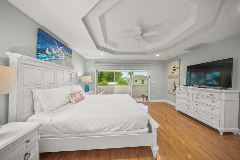 Primary Bedroom (2nd floor), King bed