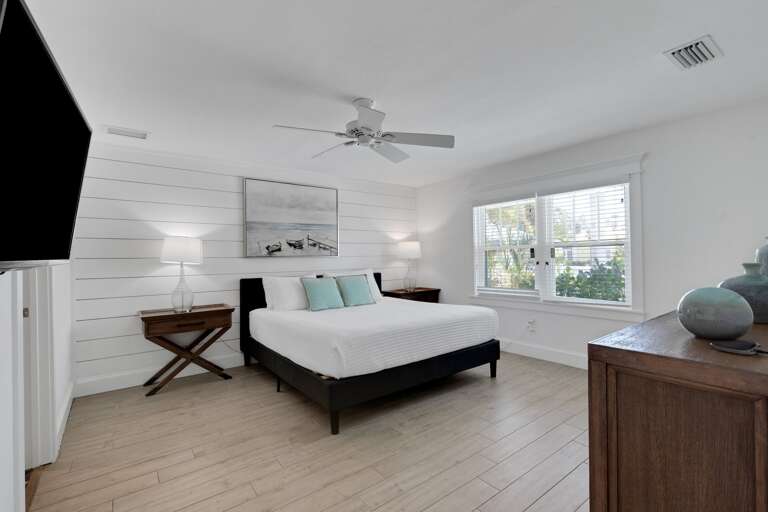 Second Bedroom, King