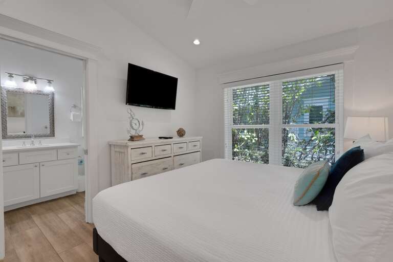 Sixth Bedroom, King
