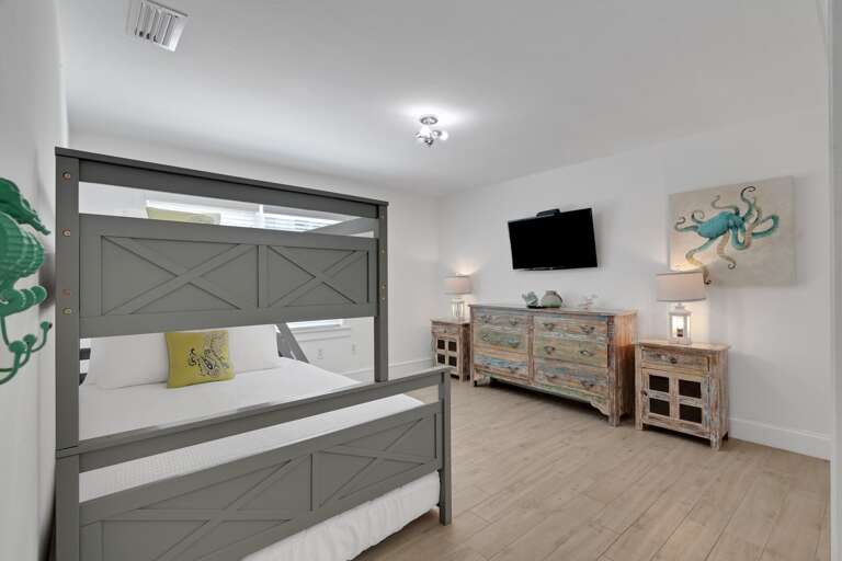 Seventh Bedroom, Twin/Full Bunk