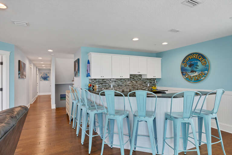 Stylish island for casual dining