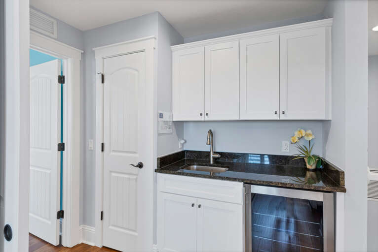 Counter bar perfect for morning coffee