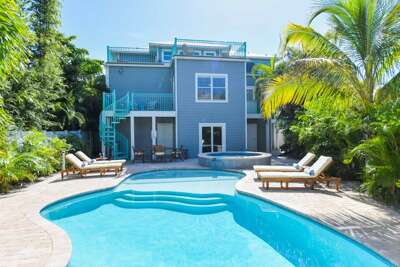 Private Pool and Spa with Sun Loungers