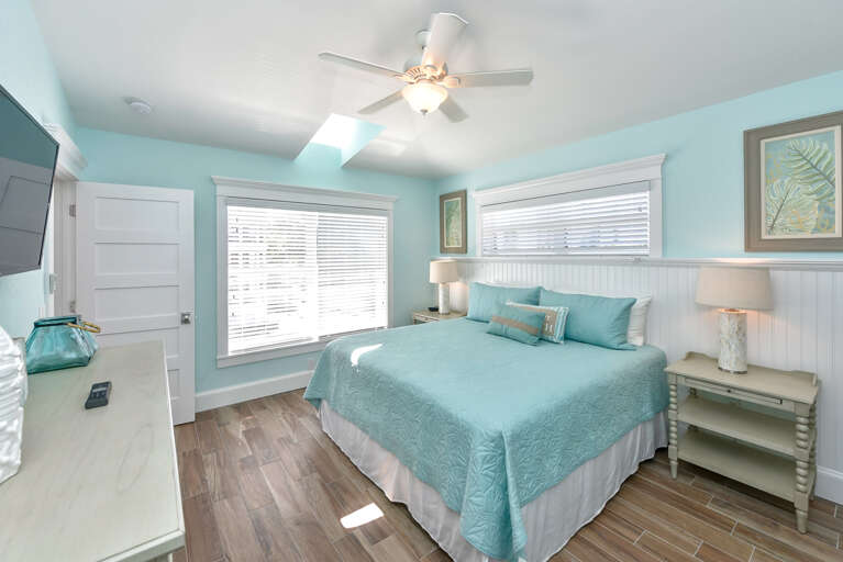 Seventh Bedroom, King Bed