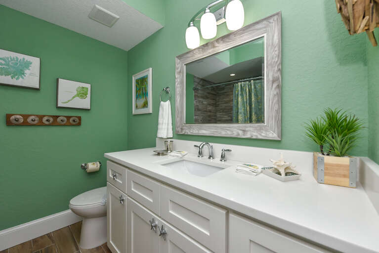 Eighth Bedroom: Ensuite Bathroom