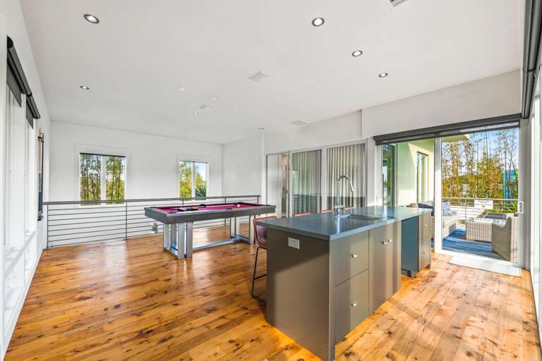 Game Room - Pool Table, Wet Bar, Balcony with Seating