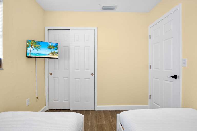 Second Bedroom - Two Twin Beds