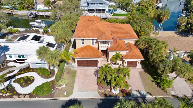 Treasure on the Canal by Siesta Luxury Rental Properties