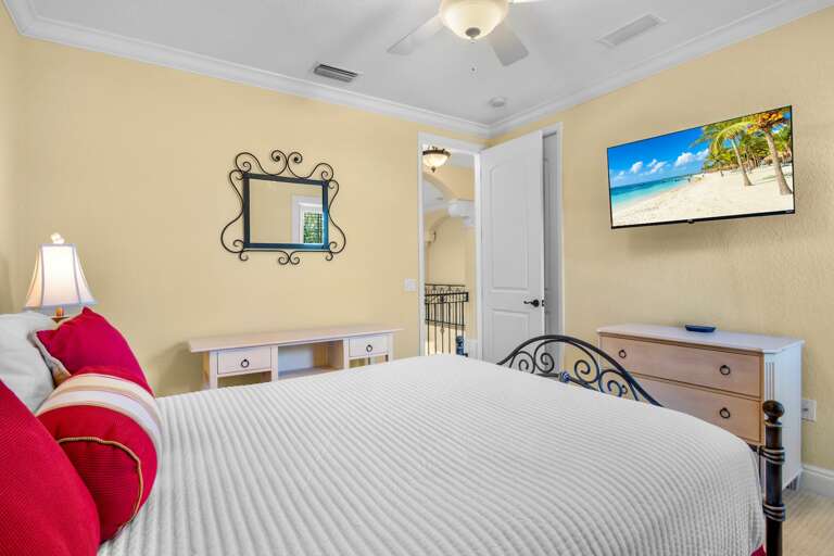 Second Bedroom (2nd floor), Queen bed