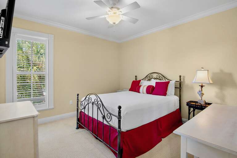 Second Bedroom (2nd floor), Queen bed