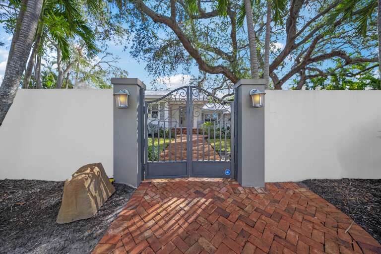 The Shaded Sanctuary - Siesta Key Luxury Rental Properties