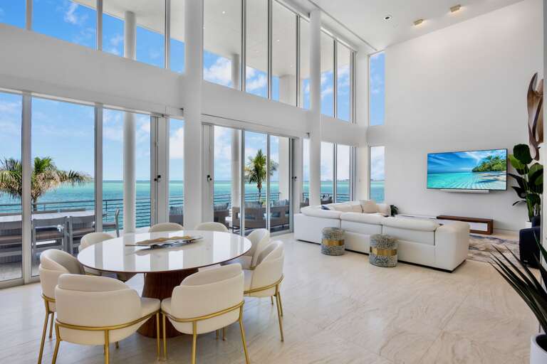 Dining among tropical views
