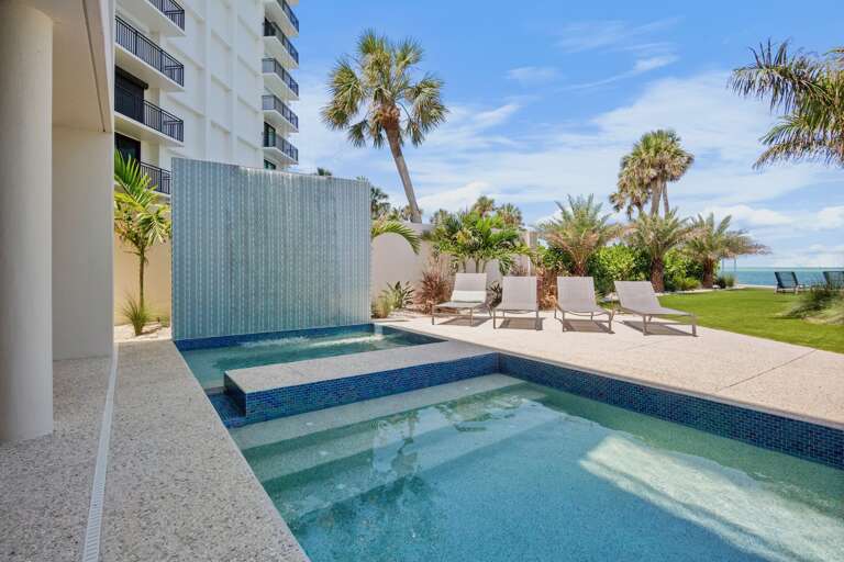 Private Spa, Poolside Loungers