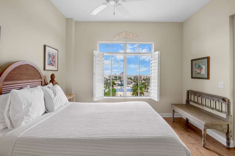 Third Bedroom, Queen