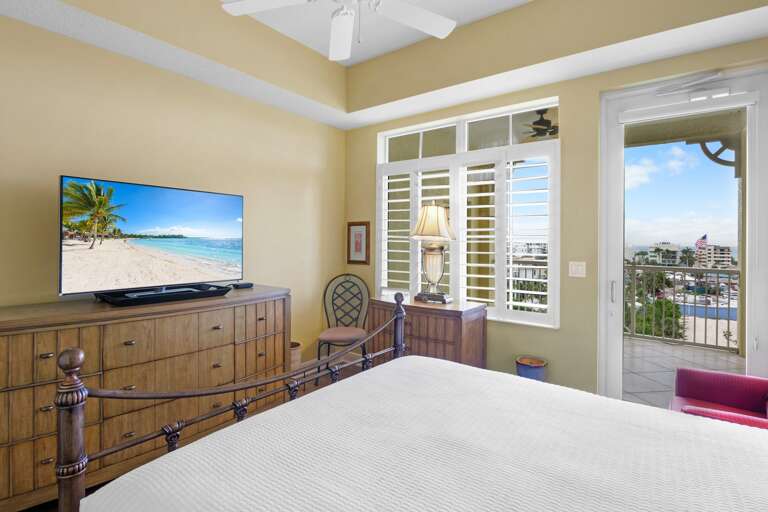 Second Bedroom, Queen
