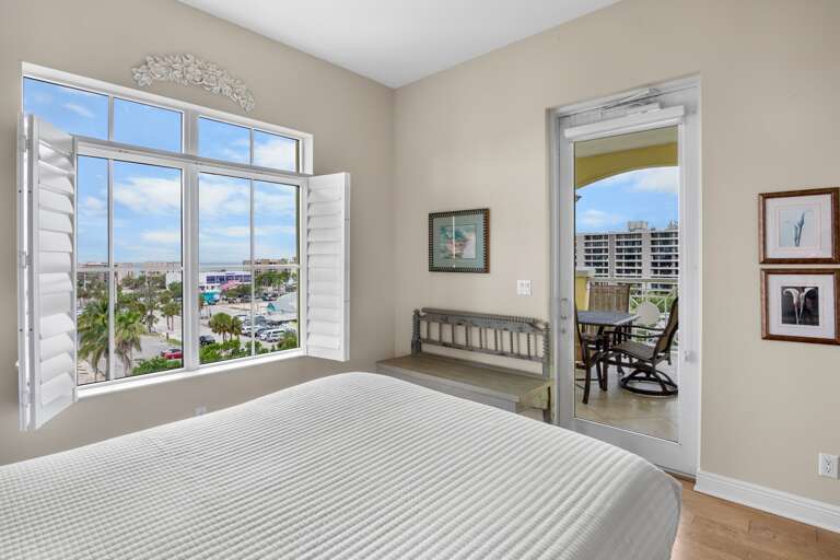 Third Bedroom, Queen