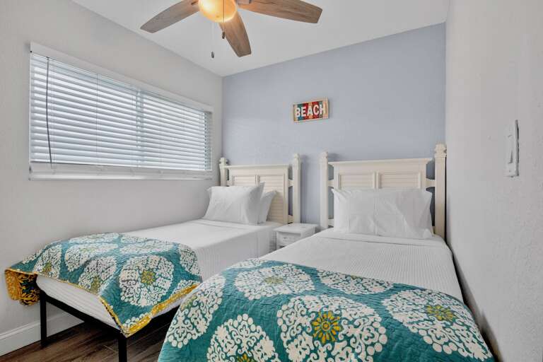 Second Bedroom, Two Twin Beds