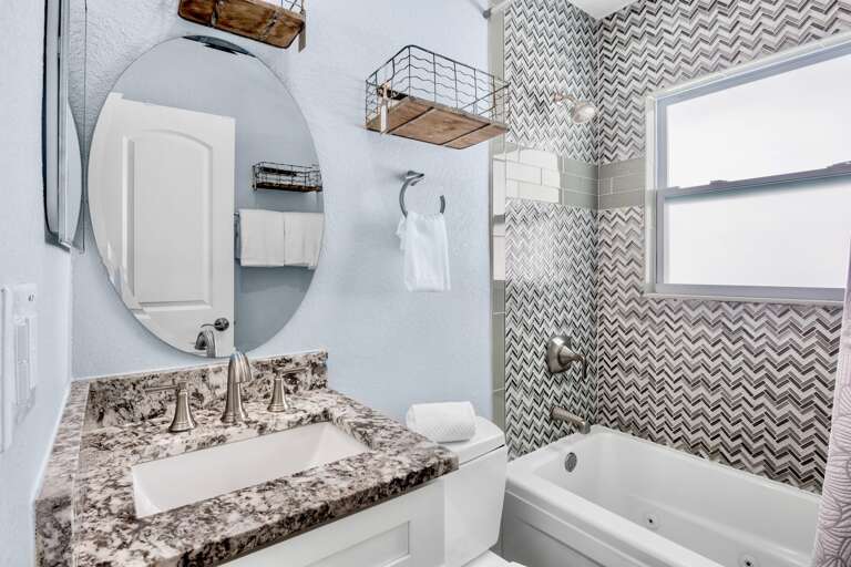 Hall Bathroom with shower/tub combo