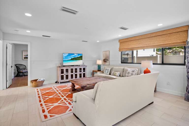 Main Spacious Open Living Space w/ TV