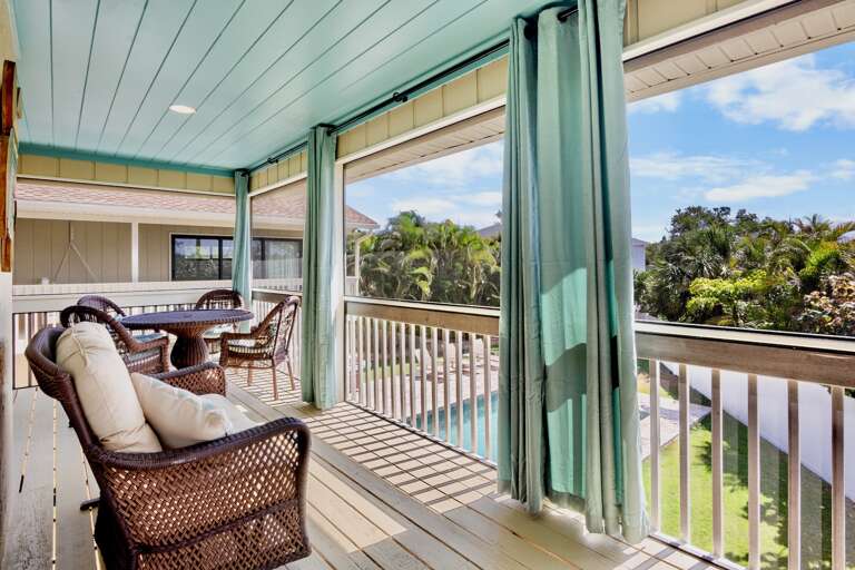 Outdoor Dining and Seating on Balcony