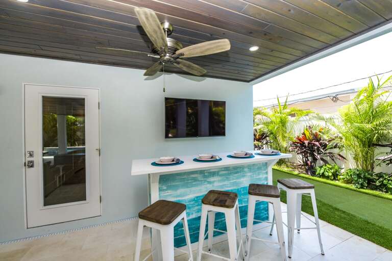 Pool Bar