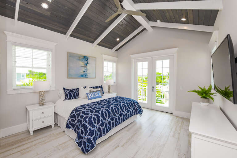 Master Bedroom (3rd Floor), King Bed