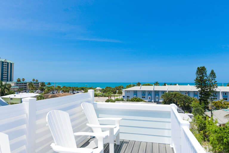 Rooftop Deck with Seating