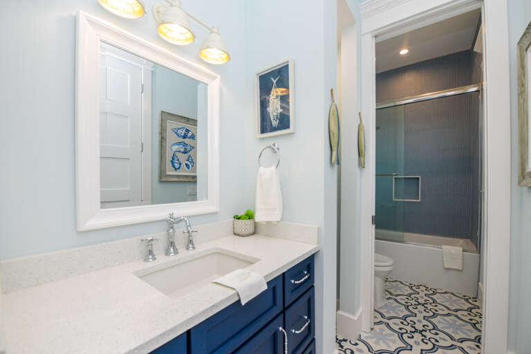 Seventh Bedroom (3rd floor), Ensuite Bathroom