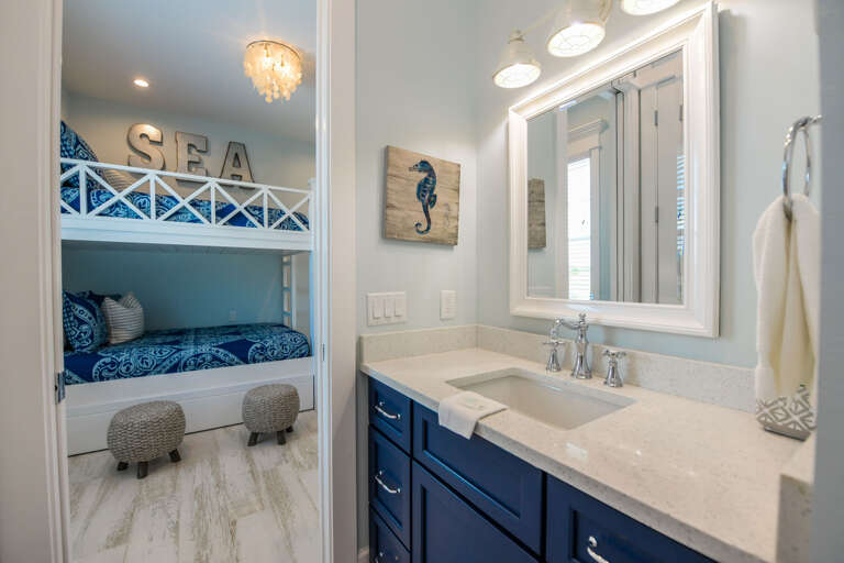 Seventh Bedroom (3rd floor), Ensuite Bathroom