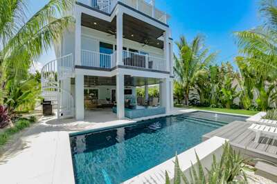 Private Pool and Spa with Sun Loungers