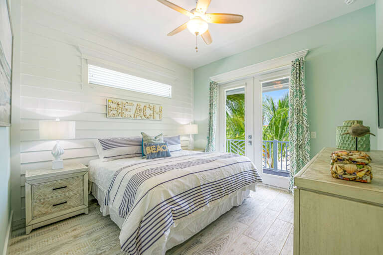 Fifth Bedroom, King Bed with Balcony