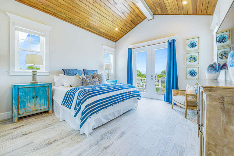 Master Bedroom, King Bed and Balcony