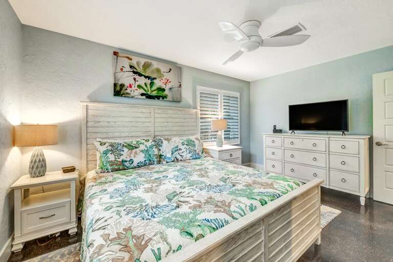 Second Bedroom, King bed