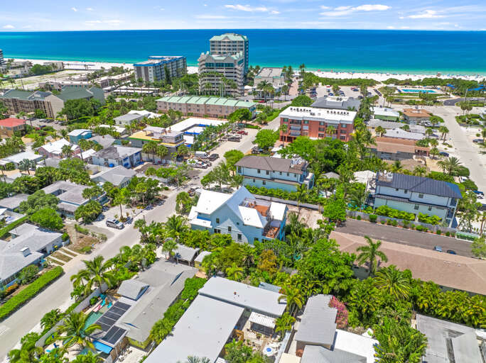 Aerial View/Proximity to Beach