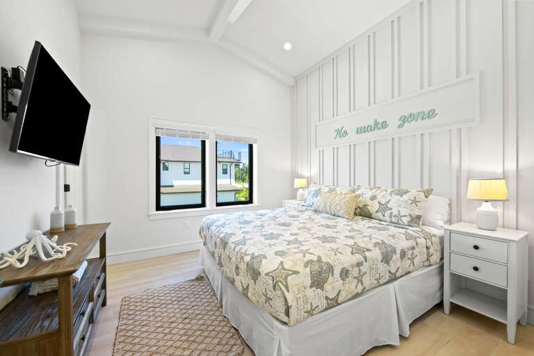 Third Bedroom (2nd floor): King bed