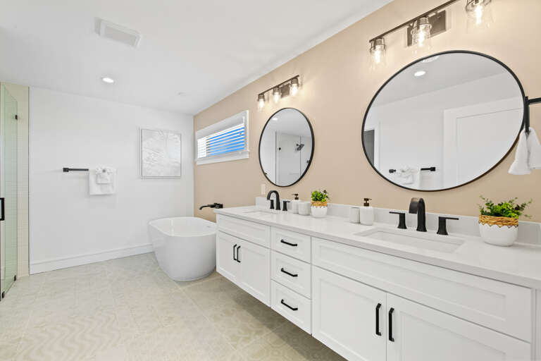 Master Bedroom (3rd floor): Ensuite Bathroom
