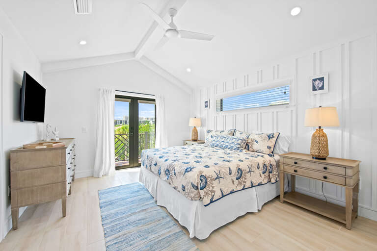 Master Bedroom (3rd floor): King Bed