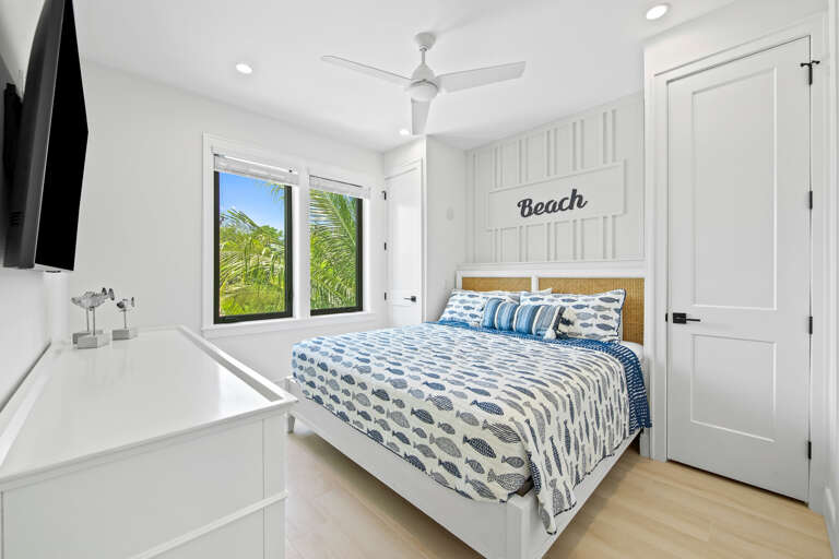 Sixth Bedroom (3rd floor): King bed