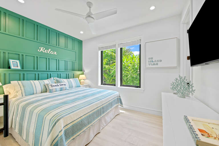Seventh Bedroom (3rd floor): King bed