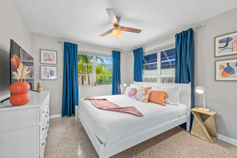 Fifth Bedroom (Second Cottage), King bed