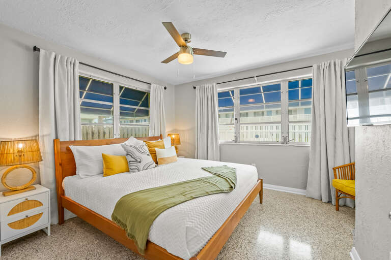 Fourth Bedroom (Second Cottage), King bed