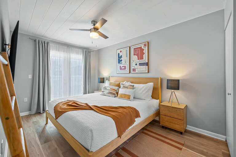 Third Bedroom (Second Cottage), King bed