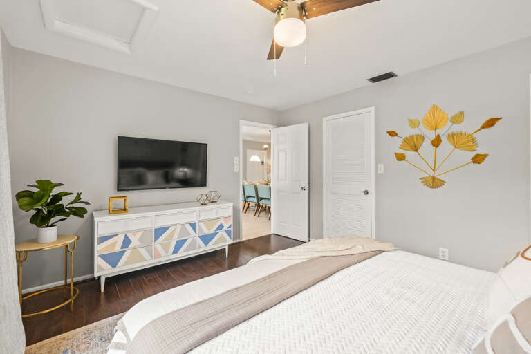Primary Bedroom (Main Cottage), King bed with TV