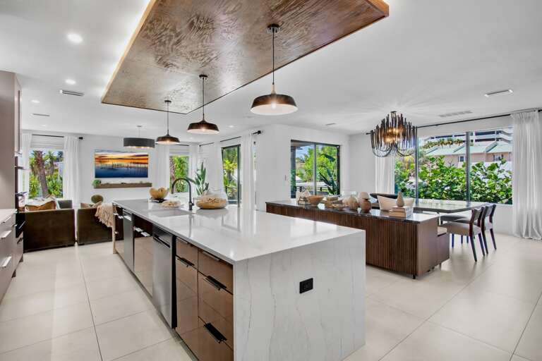 Fully Equipped Kitchen with Island