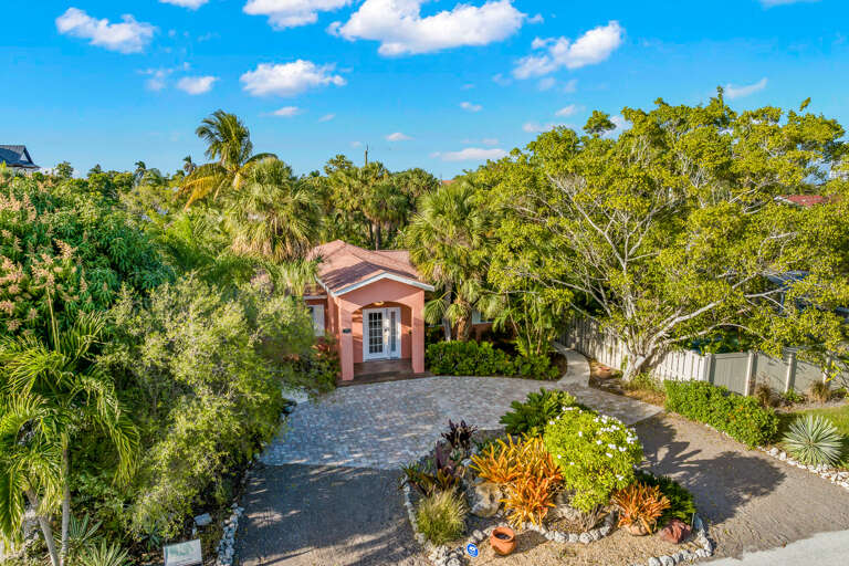 The Pink Flamingo - Lido Key Vacations