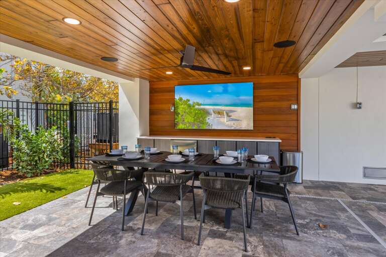 Outdoor Dining and TV