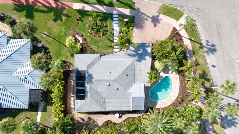 House featuring a private pool